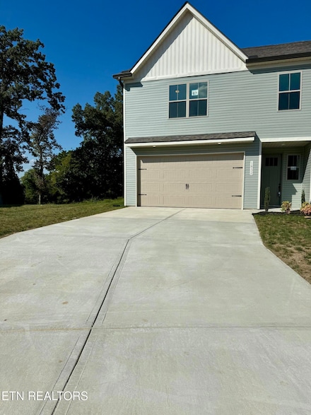 1832 Bennett Village Dr, Maryville, TN 37804