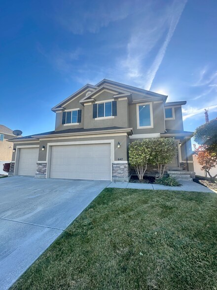 647 W Mulberry St, Stansbury Park, UT 84074