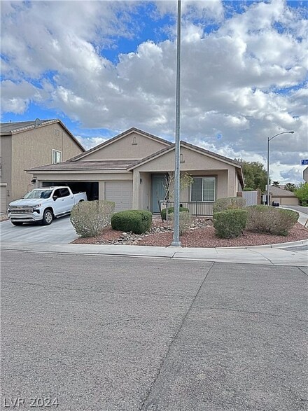 2409 Oscar Mariano Ave, North Las Vegas, NV 89032