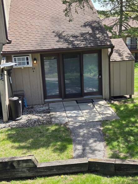 35 Montego Colony Unit 4, Fox Lake, IL 60020