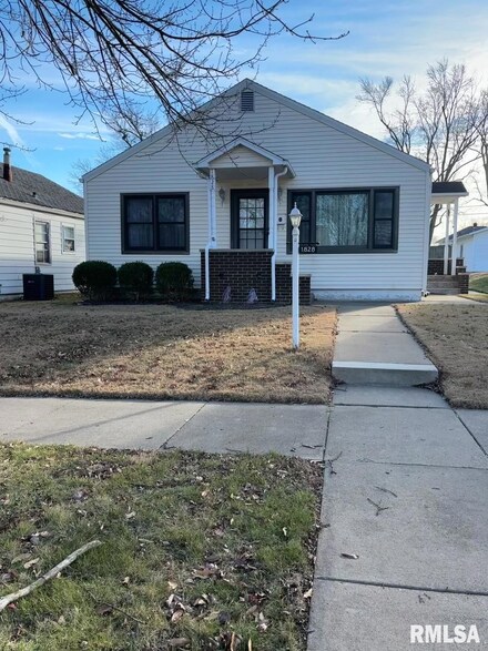 1828 Locust St, Quincy, IL 62301