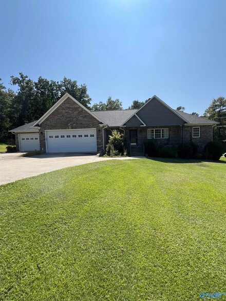 213 Brow Dr, Gadsden, AL 35904