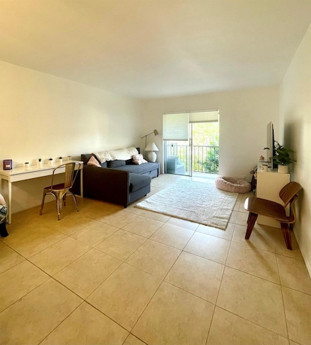 6711 N Kendall Dr Unit 512, Pinecrest, FL 33156