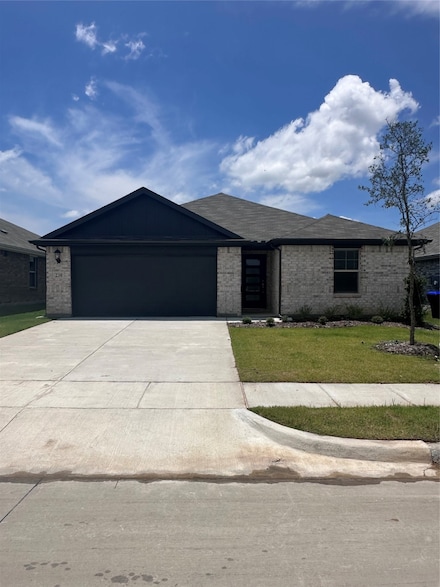 230 Sugarlands Dr, Greenville, TX 75402