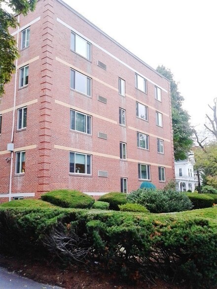 125 Pleasant St Unit 303, Arlington, MA 02476