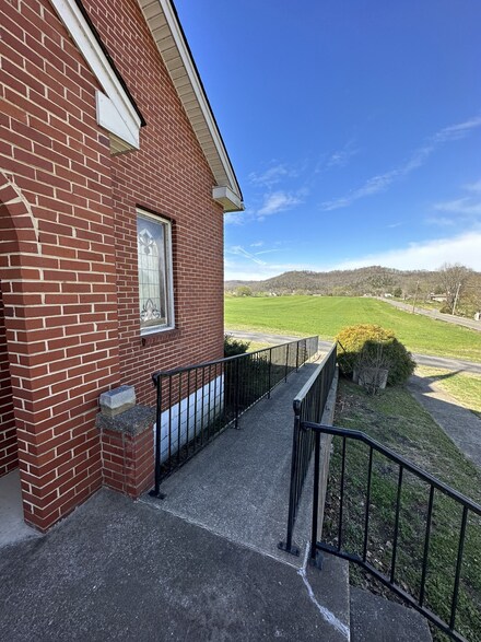 732 Lancaster Hwy, Lancaster, TN 38569