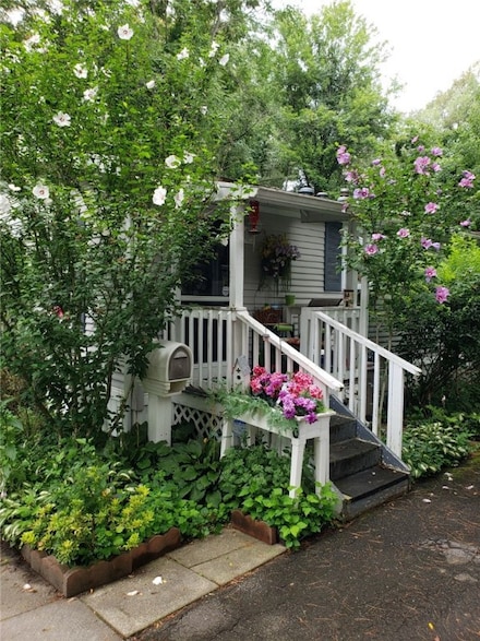 6 Patio Dr, Rochester, NY 14625