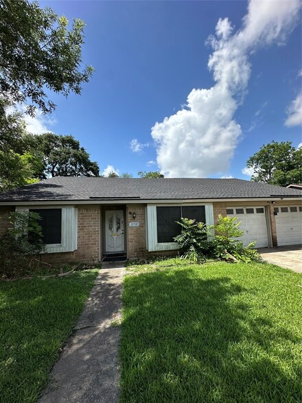 11711 Roos Rd, Houston, TX 77072