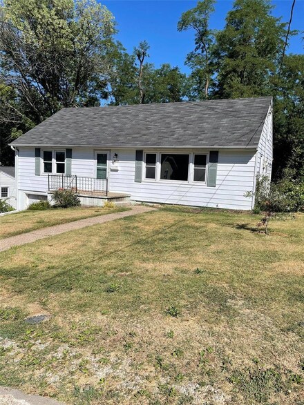 2922 Mckinley St, Hannibal, MO 63401