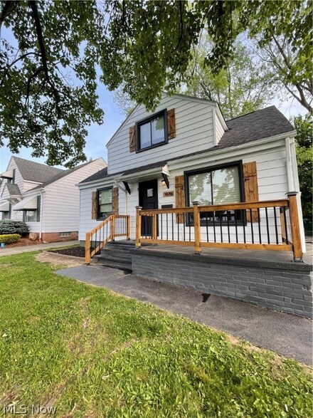 18216 Edinboro Ave, Maple Heights, OH 44137