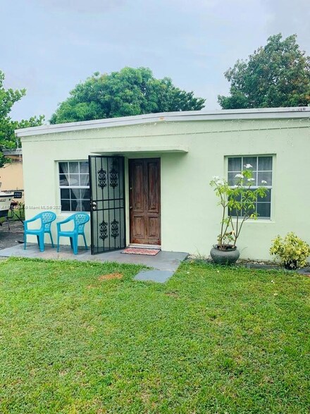 1748 NE 183rd St, Miami, FL 33179