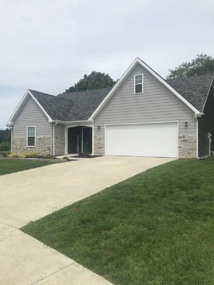811 Apple Valley Dr, Centerville, IN 47330