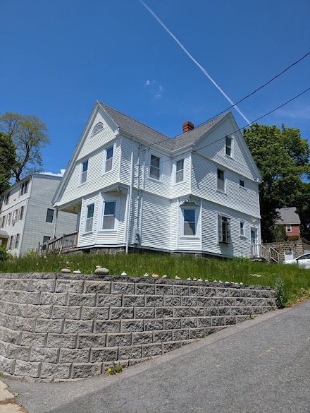 27 Pleasant St, Beverly, MA 01915