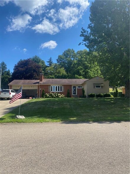 1732 Pareson Ave, Coshocton, OH 43812