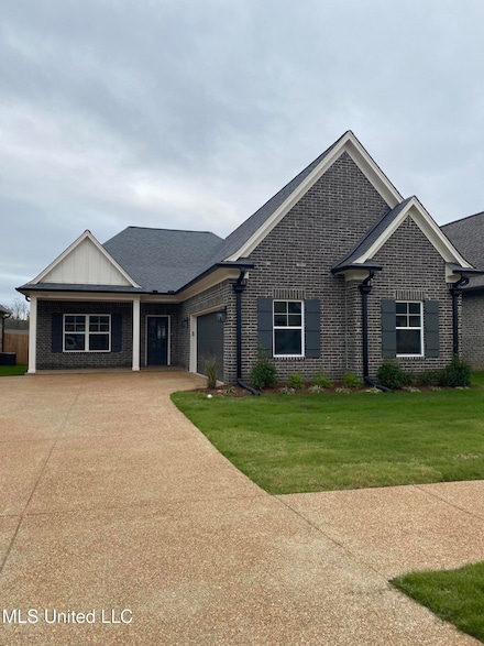 5247 Watson View Dr, Nesbit, MS 38651