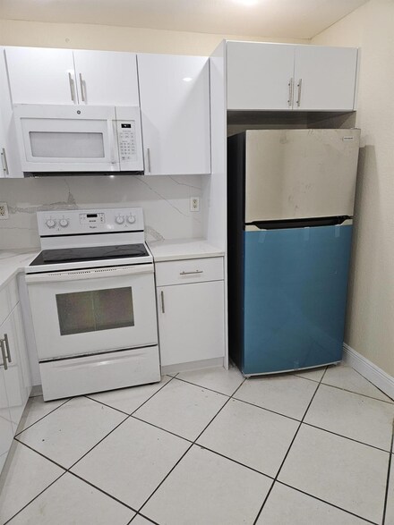 5665 W 20th Ave Unit 413, Hialeah, FL 33012