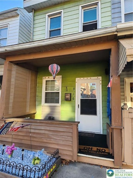 916 Main St, Slatington, PA 18080