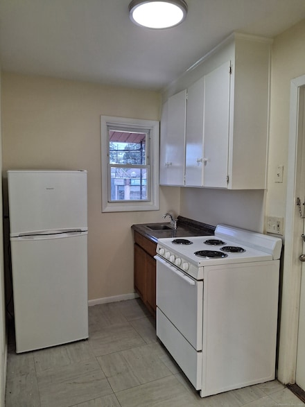 4 Division St Unit 8, Danbury, CT 06810