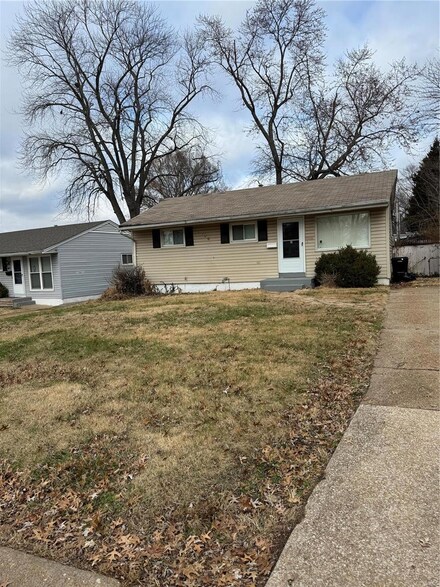 139 Grampian Rd, Saint Louis, MO 63137