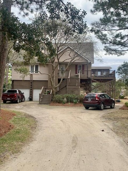 1205 Tabby Dr, Folly Beach, SC 29439