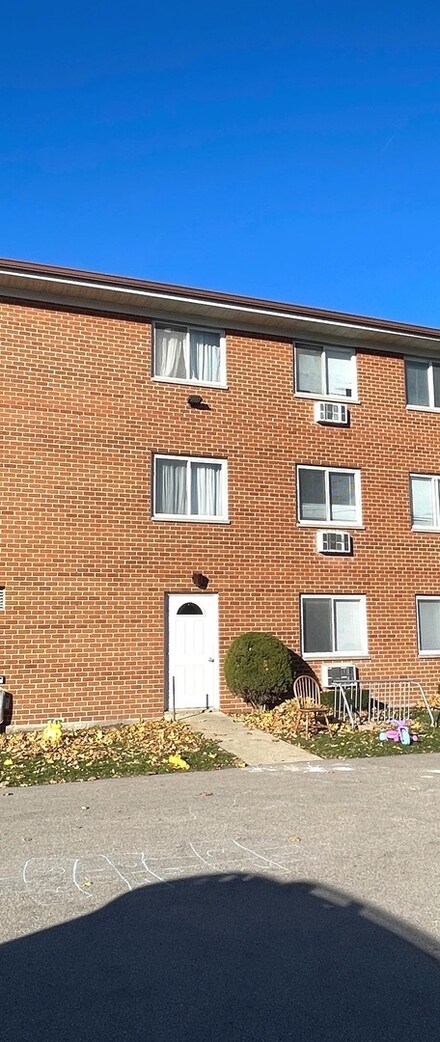 287 8th St Unit 3A, Wheeling, IL 60090