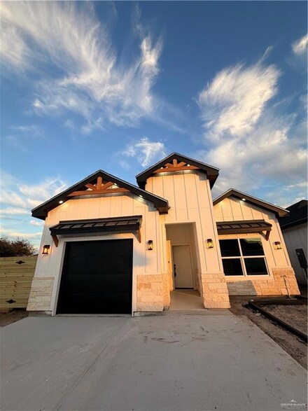 2326 Thornton Ave, Mission, TX 78574