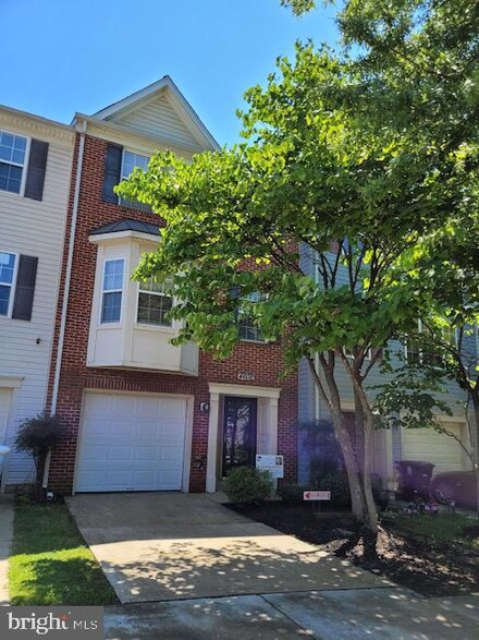4608 Springmaid Ln, Oxon Hill, MD 20745