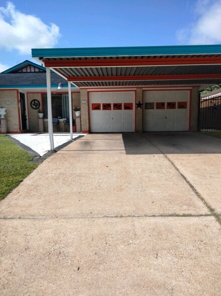 542 Hollyvale Dr, Houston, TX 77060