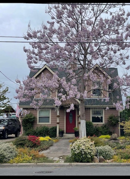 921 S Holly St, Medford, OR 97501