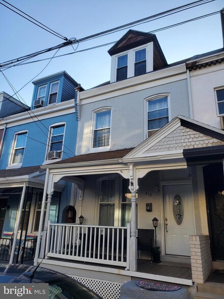 818 Thorn St, Reading, PA 19601