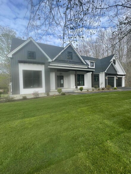 19 Meeting House Rd, Biddeford, ME 04005