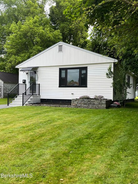 26 Versailles Ave, North Adams, MA 01247
