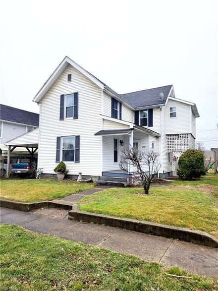 411 S 9th St, Coshocton, OH 43812