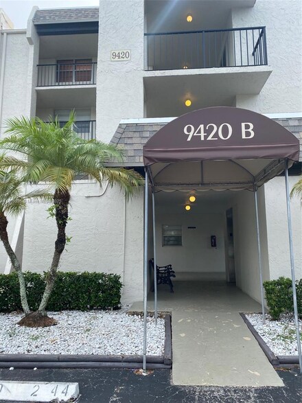 9420 Poinciana Place Unit 214, Davie, FL 33324