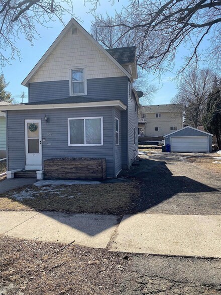 328 Wyoming St E, Saint Paul, MN 55107