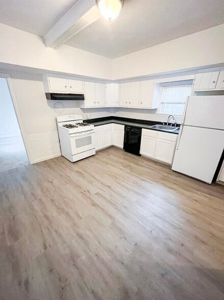 144 Pearl St, Manchester, NH 03104