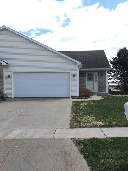 800 Dunn Ave, Oregon, WI 53575