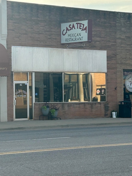 112 S Main St Unit Casa Teja Restaurant, Hennessey, OK 73742