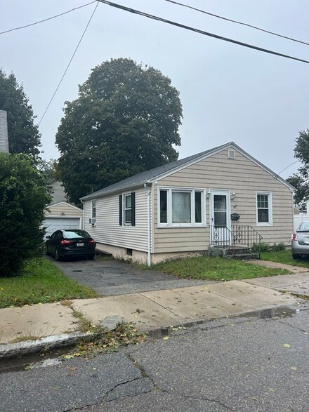 31 Westcott Ave, Providence, RI 02909