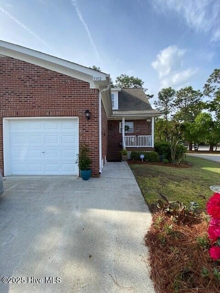9302 Long Putt Ct, Wilmington, NC 28412