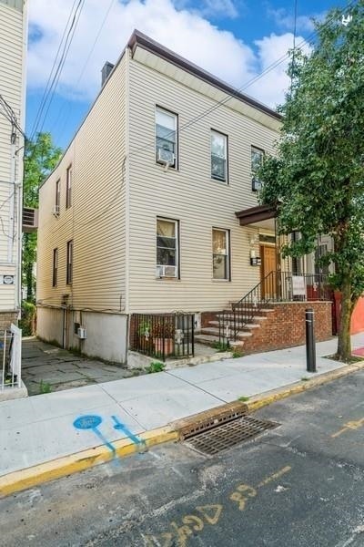 579 54th St, West New York, NJ 07093