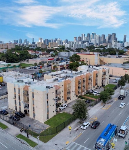 1051 SW 1st St Unit 303, Miami, FL 33130