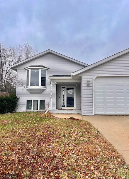 5 Lillie Ln SE, Pine Island, MN 55963