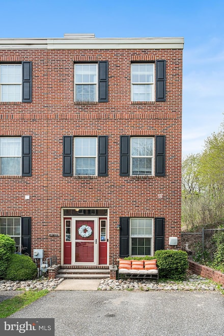 2738 Tilton St, Philadelphia, PA 19134