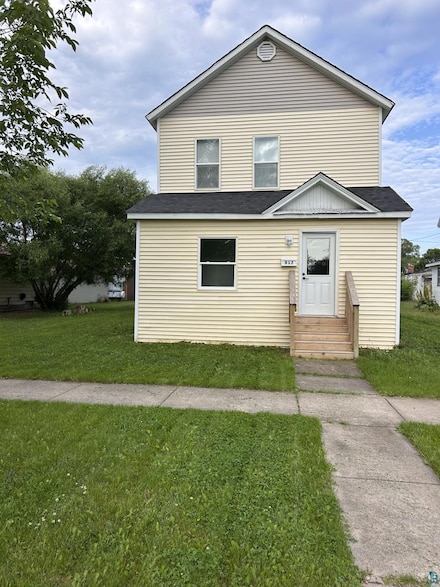 917 Beaser Ave, Ashland, WI 54806