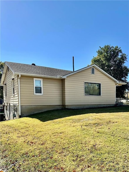 1807 High St, Leavenworth, KS 66048
