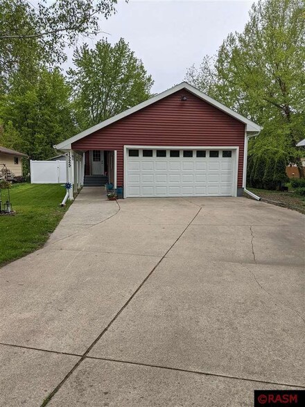 1525 Oakwood Ave, New Ulm, MN 56073