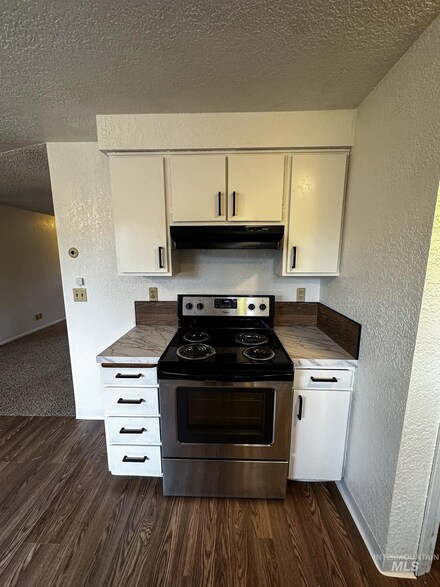 119 N Riverside Dr, Horseshoe Bend, ID 83629