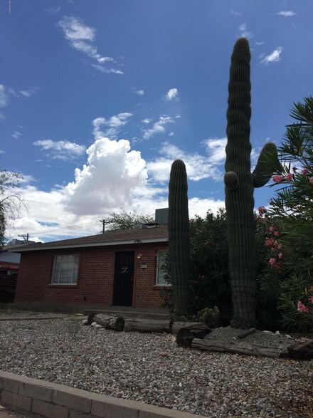 4918 E Scarlett St, Tucson, AZ 85711