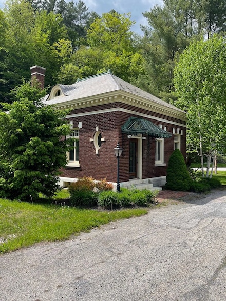 1 Parker Ave, Ludlow, VT 05149